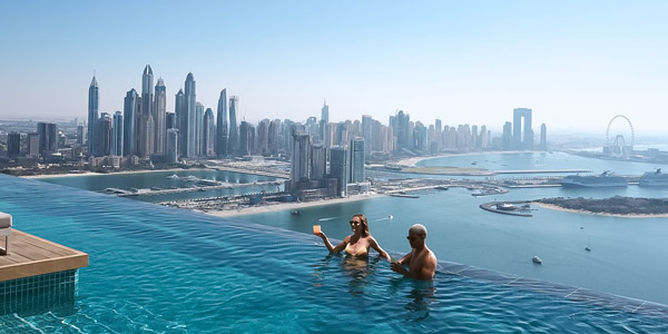     World highest 360-degree infinity pool Aura Sky
